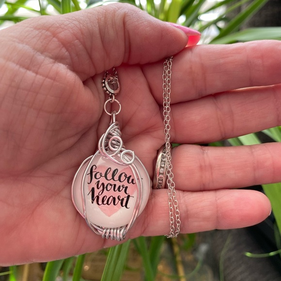Follow your heart wirewrapped pendant necklace - Picture 3 of 5